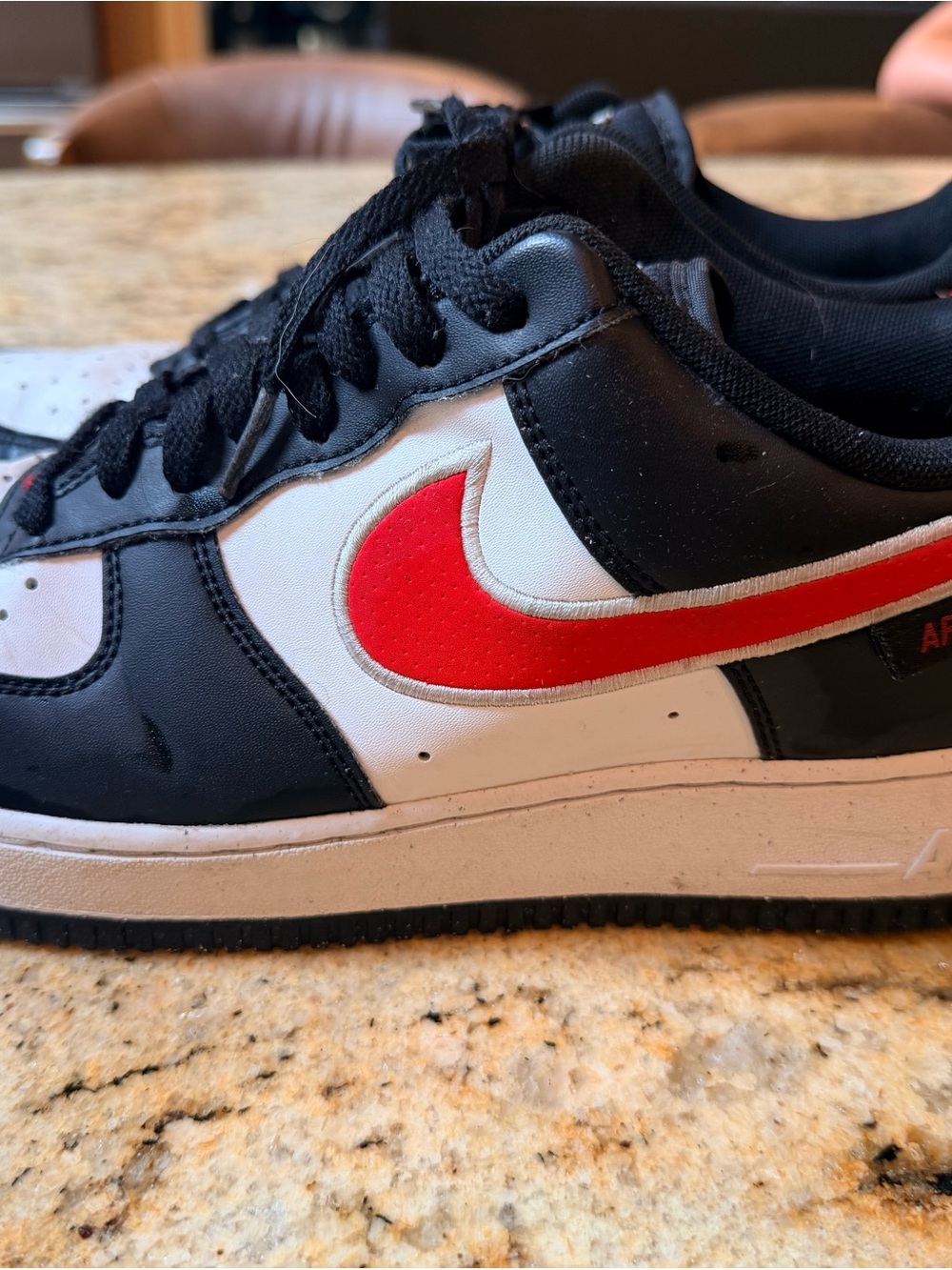 Nike Low-Top Sneaker — Black, White & Red
